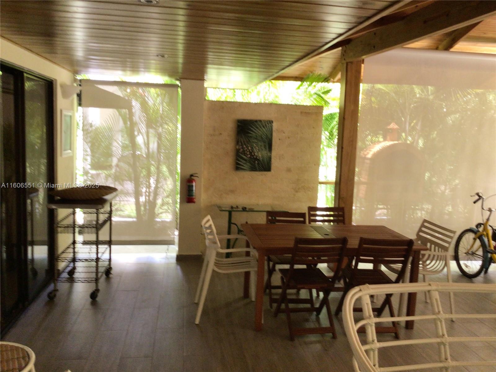 2100 Avenida Las Trinitarias, Juan Dolió, Rep Dom, Other FL 00000