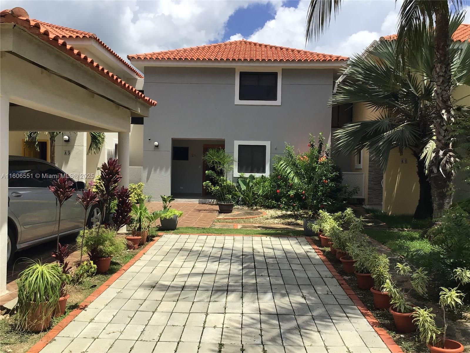 2100 Avenida Las Trinitarias, Juan Dolió, Rep Dom, Other FL 00000