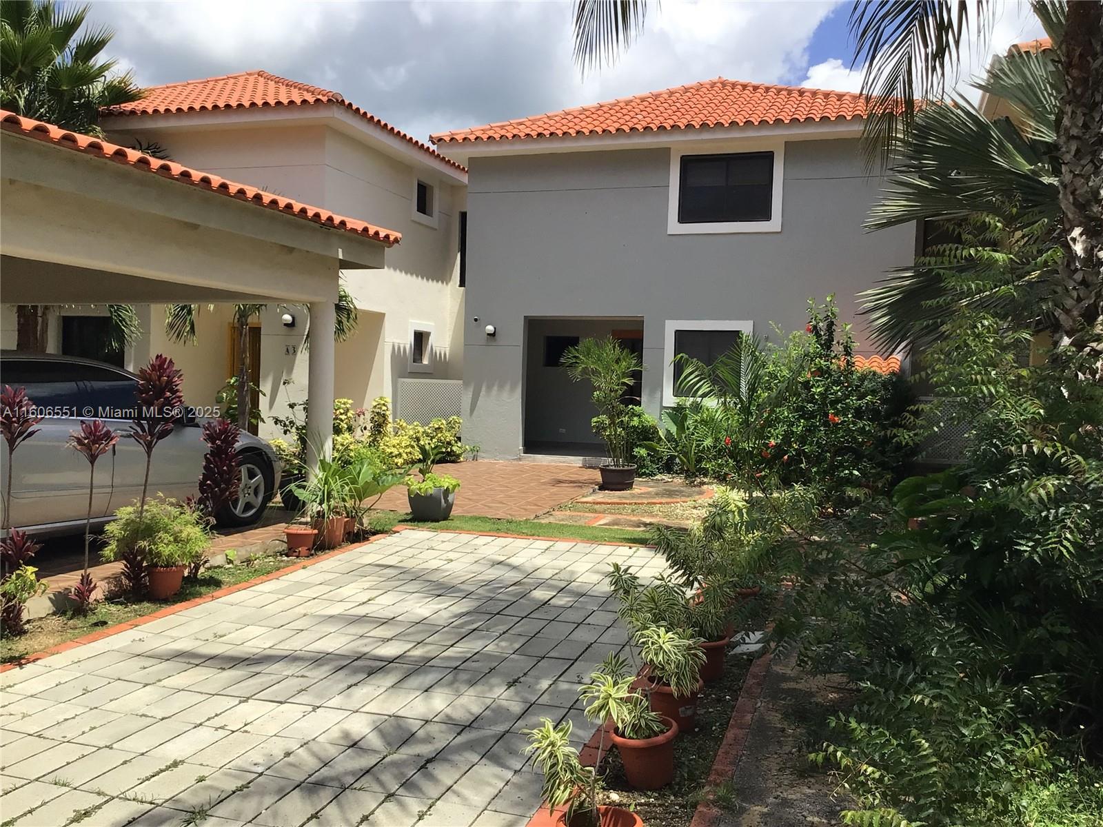 2100 Avenida Las Trinitarias, Juan Dolió, Rep Dom, Other FL 00000
