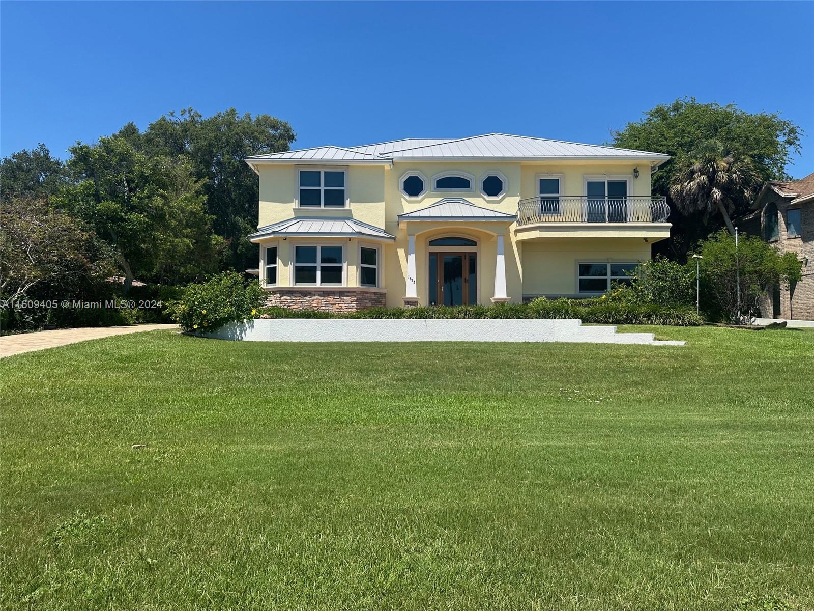 1613 N Indian River Drive, Cocoa FL 32922