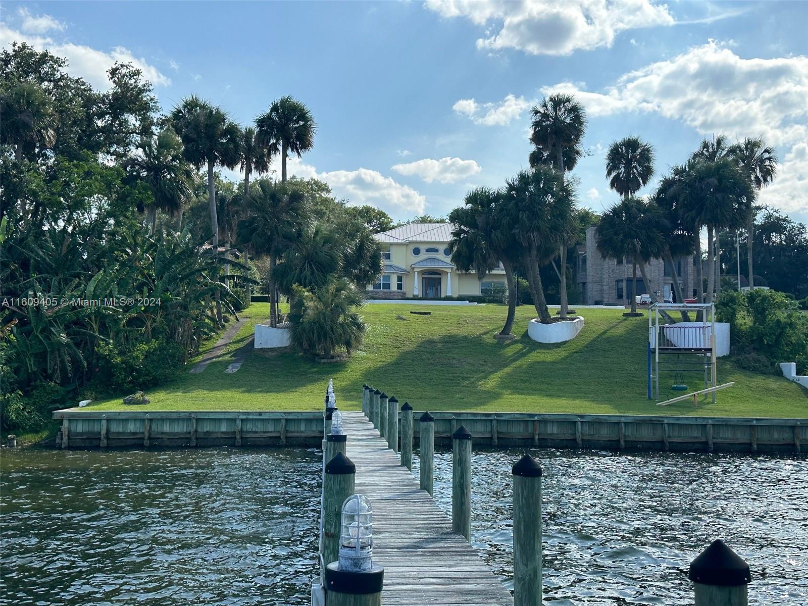 1613 N Indian River Drive, Cocoa FL 32922