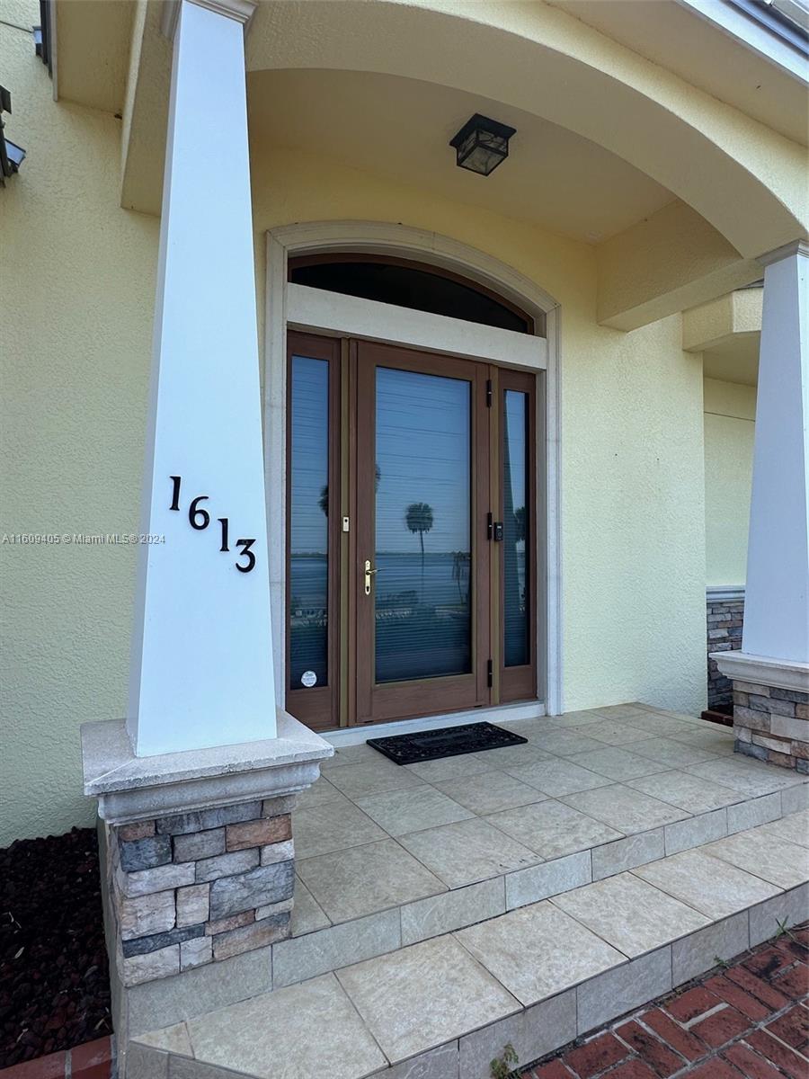 1613 N Indian River Drive, Cocoa FL 32922