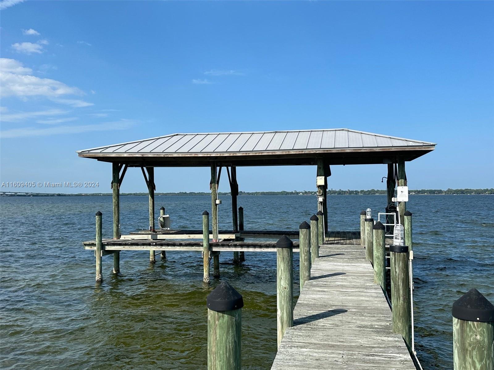 1613 N Indian River Drive, Cocoa FL 32922