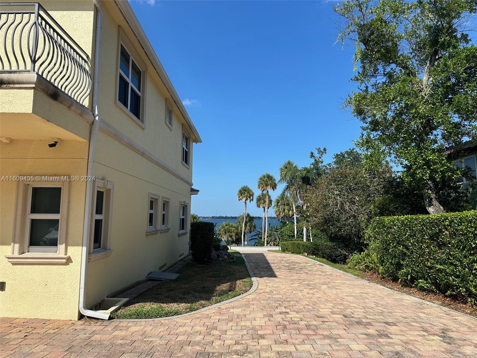 1613 N Indian River Drive, Cocoa FL 32922