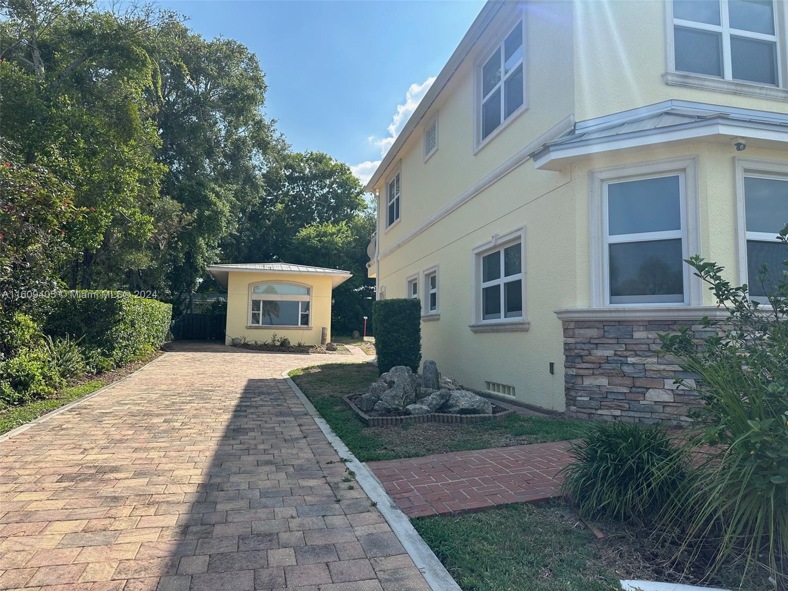 1613 N Indian River Drive, Cocoa FL 32922