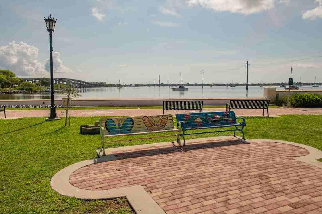 1613 N Indian River Drive, Cocoa FL 32922