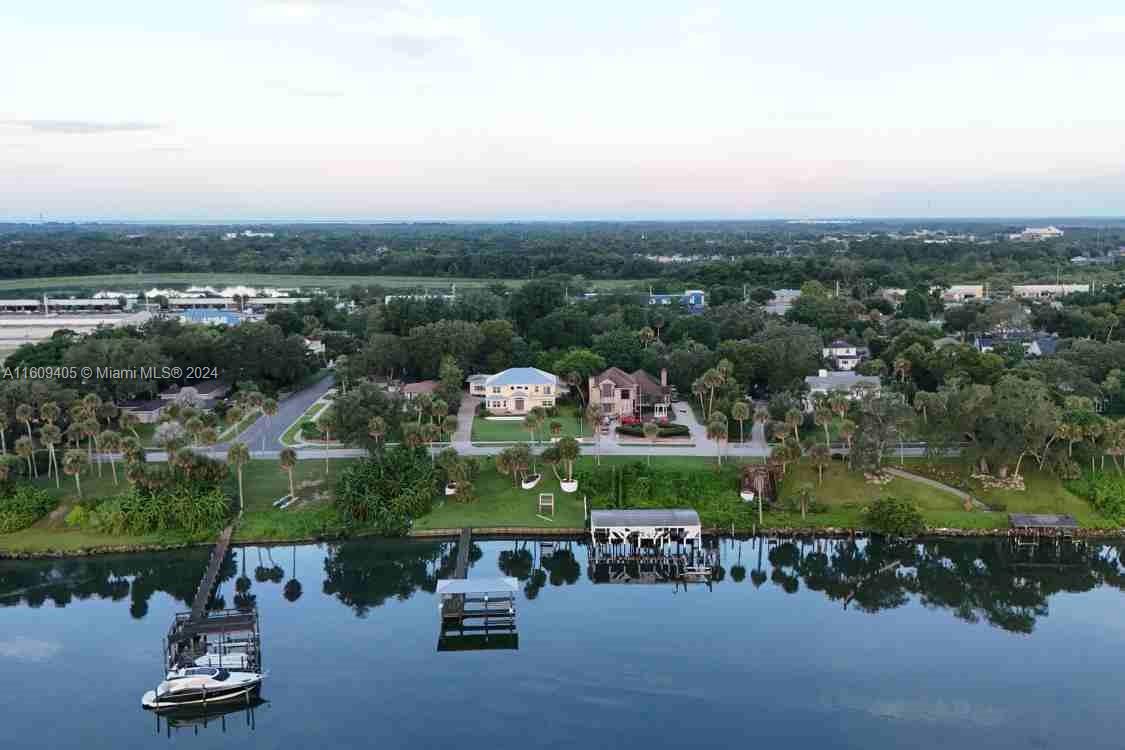 1613 N Indian River Drive, Cocoa FL 32922