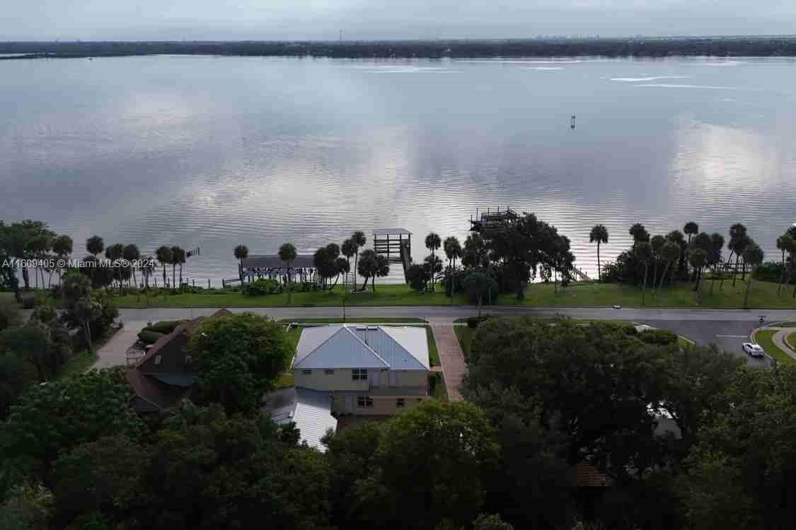 1613 N Indian River Drive, Cocoa FL 32922