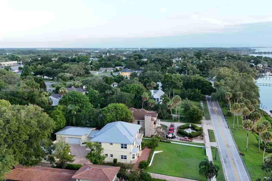 1613 N Indian River Drive, Cocoa FL 32922