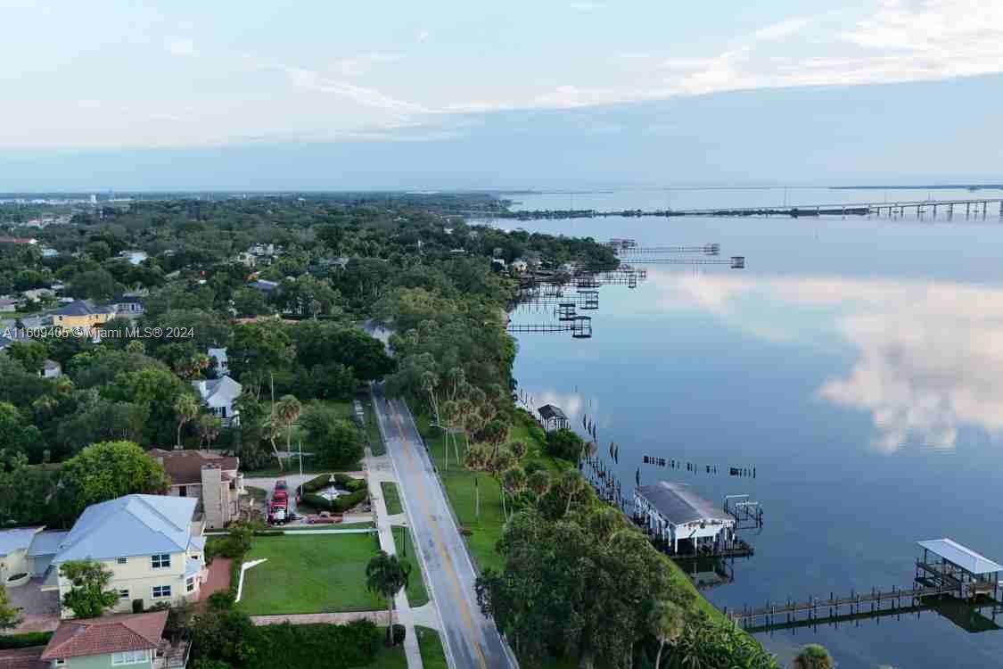 1613 N Indian River Drive, Cocoa FL 32922