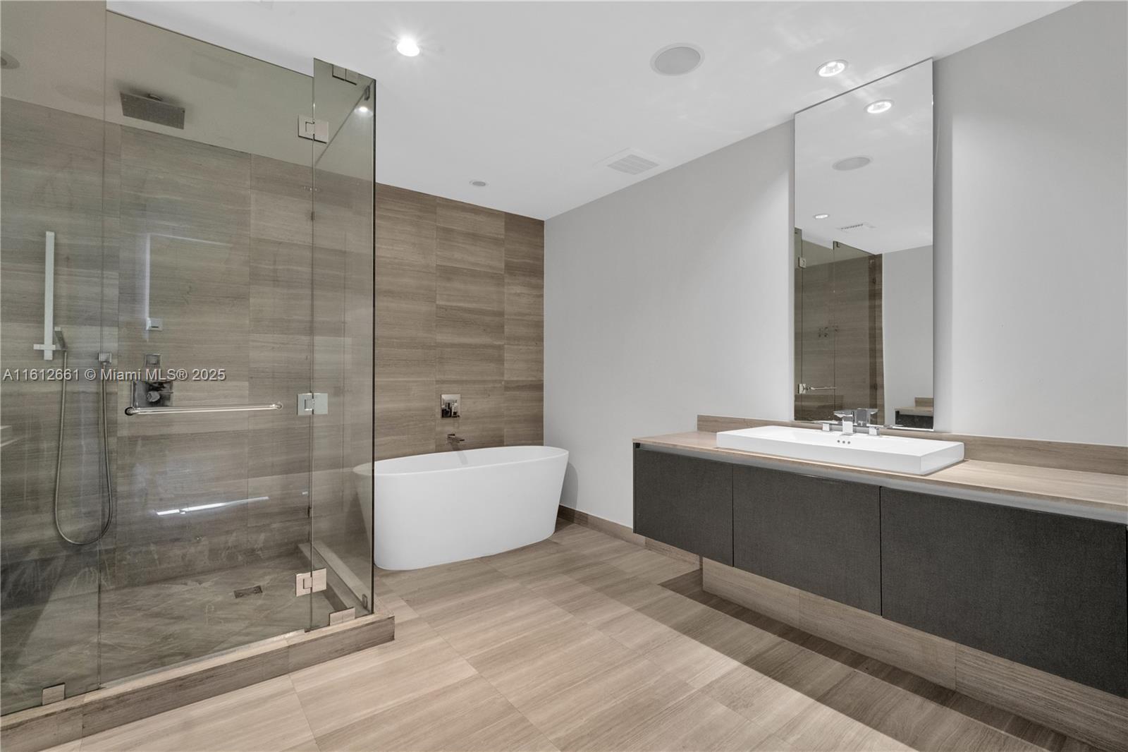 3300 NE 188 St. #611, Aventura FL 33180