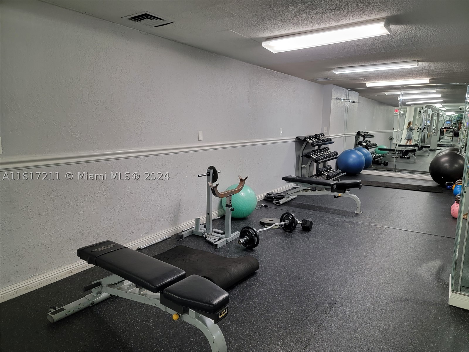 1980 S Ocean Dr #2C, Hallandale Beach FL 33009