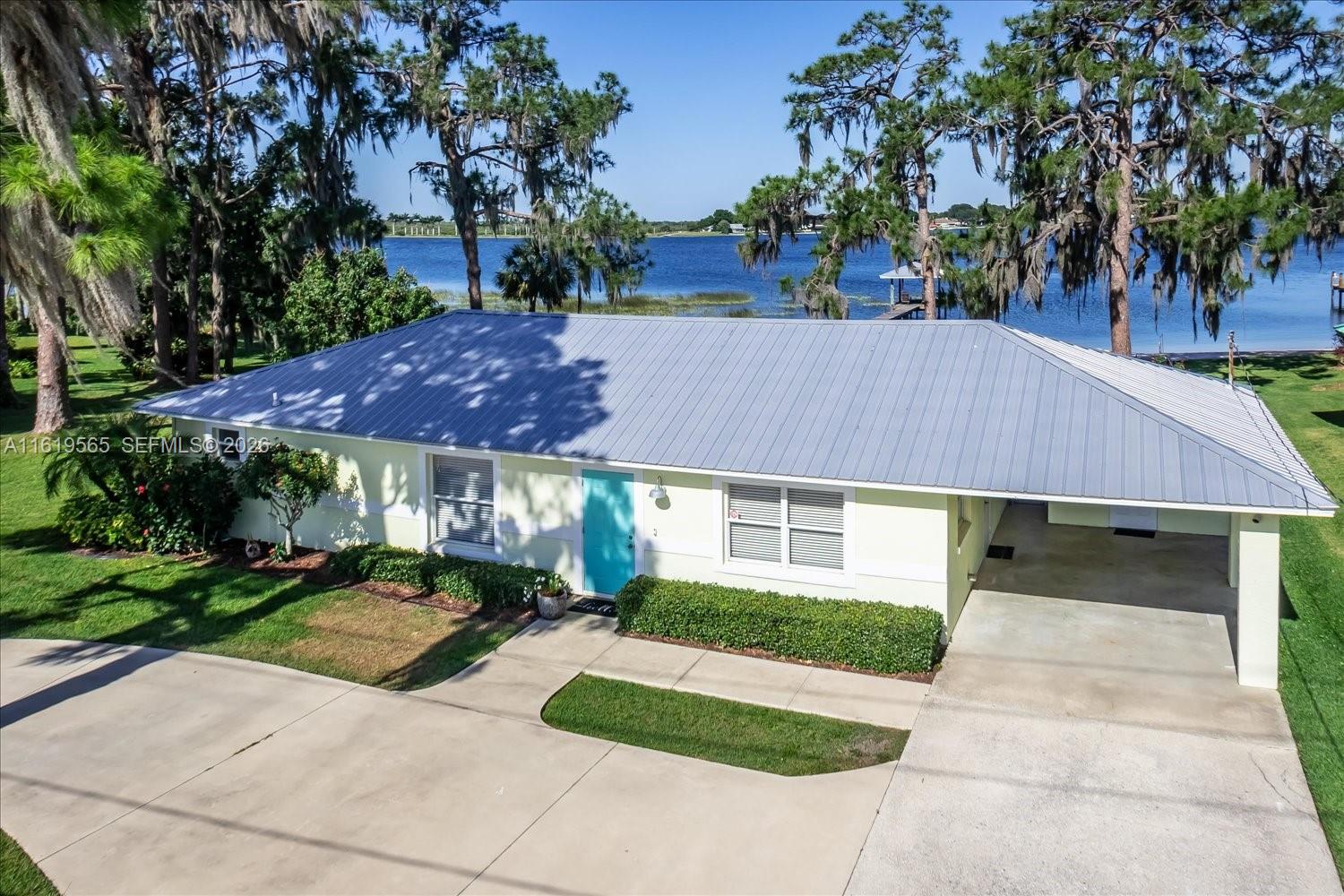 924 Lake Dr E, Lake Placid FL 33852