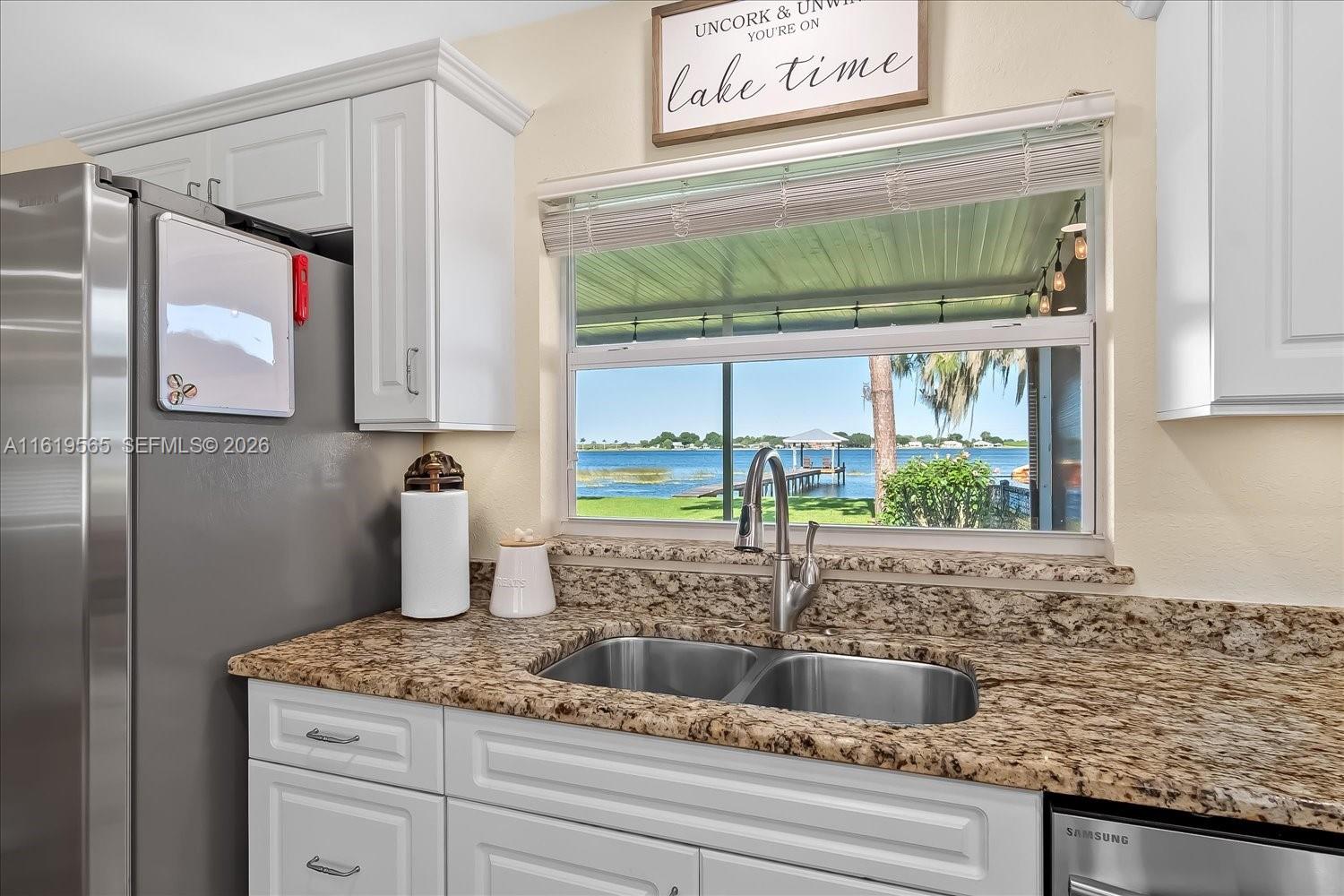 924 Lake Dr E, Lake Placid FL 33852
