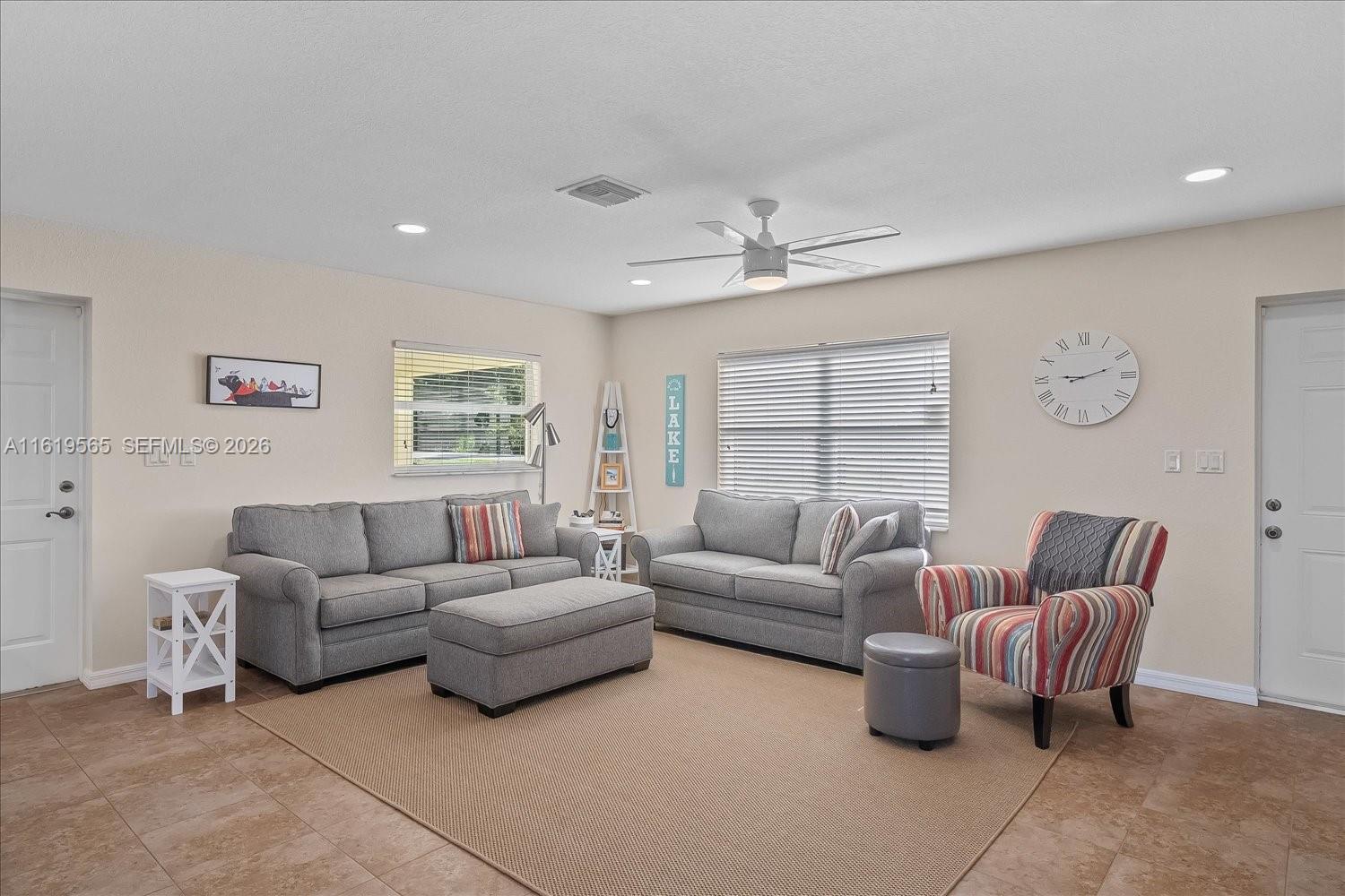 924 Lake Dr E, Lake Placid FL 33852