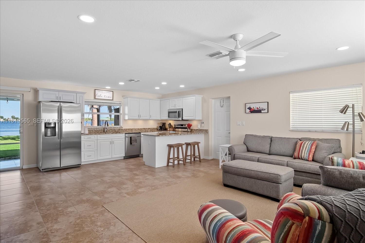 924 Lake Dr E, Lake Placid FL 33852