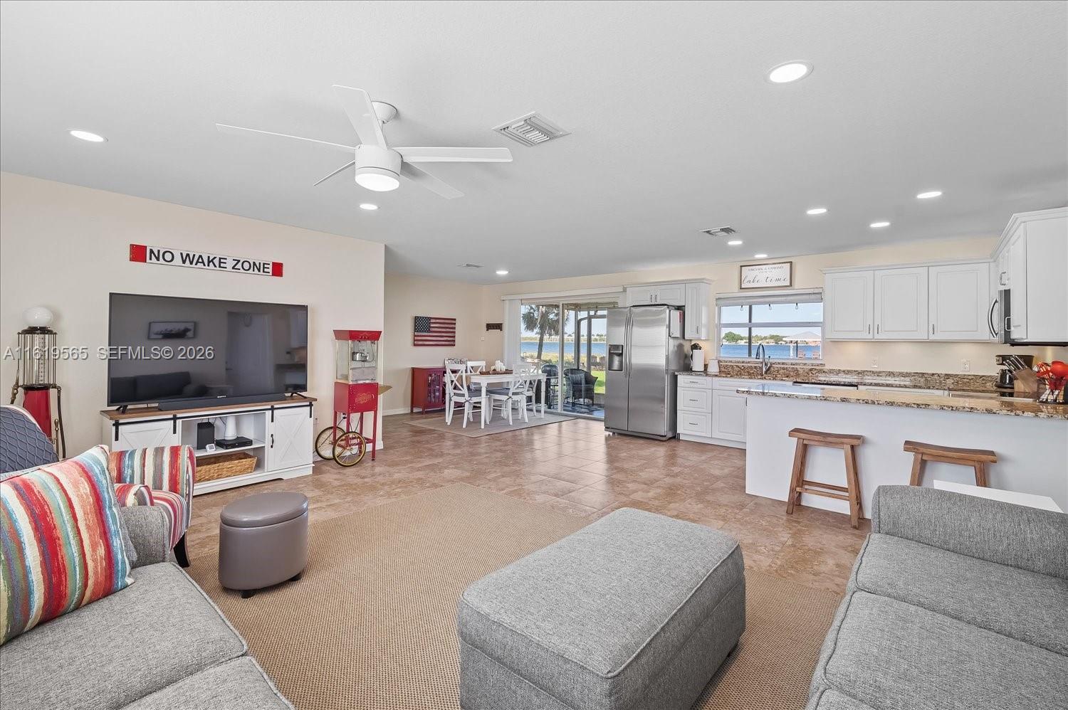 924 Lake Dr E, Lake Placid FL 33852