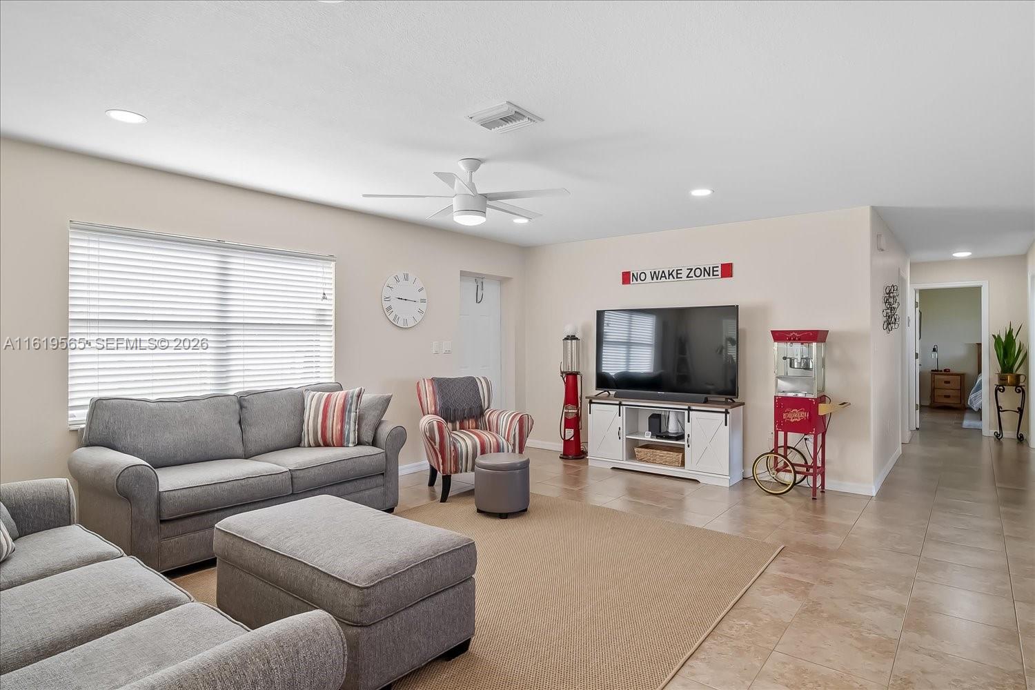 924 Lake Dr E, Lake Placid FL 33852