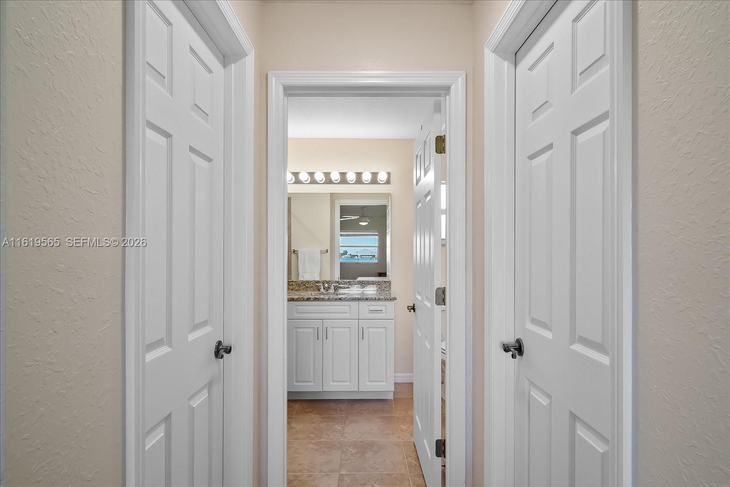 924 Lake Dr E, Lake Placid FL 33852