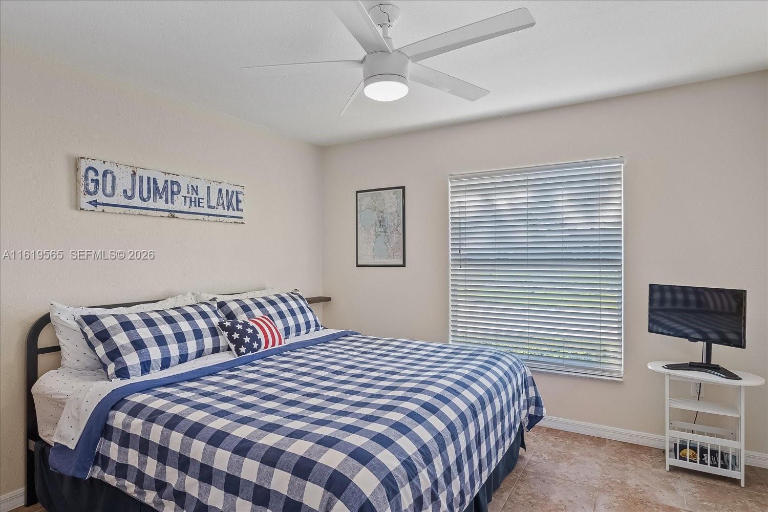 924 Lake Dr E, Lake Placid FL 33852