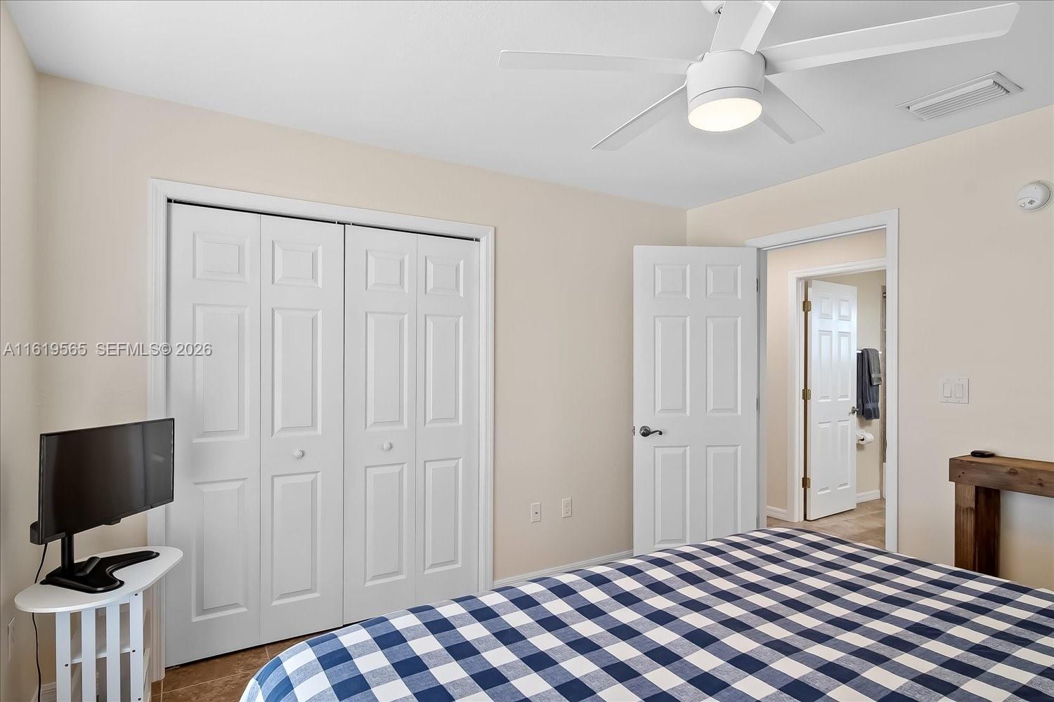 924 Lake Dr E, Lake Placid FL 33852