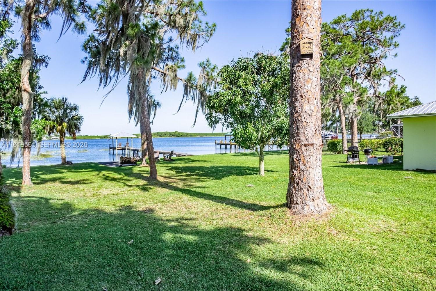 924 Lake Dr E, Lake Placid FL 33852