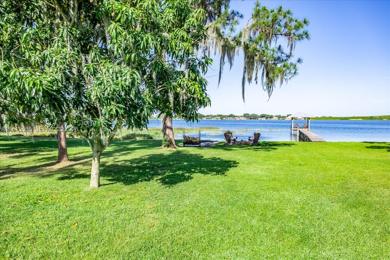 924 Lake Dr E, Lake Placid FL 33852