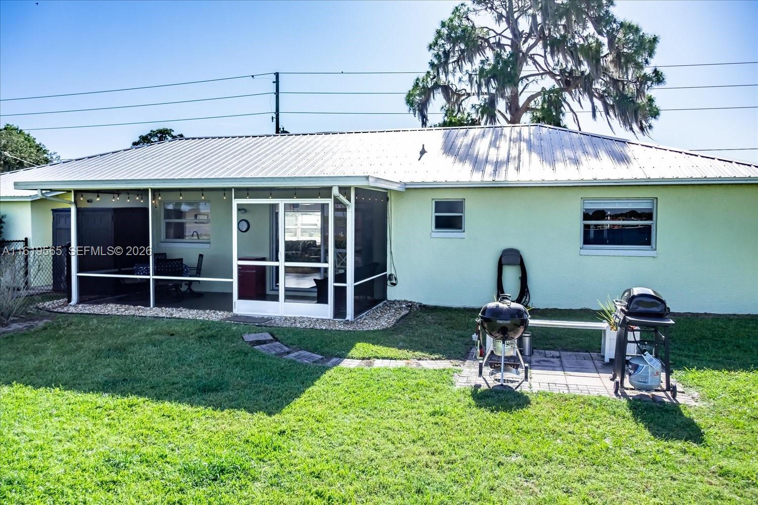 924 Lake Dr E, Lake Placid FL 33852