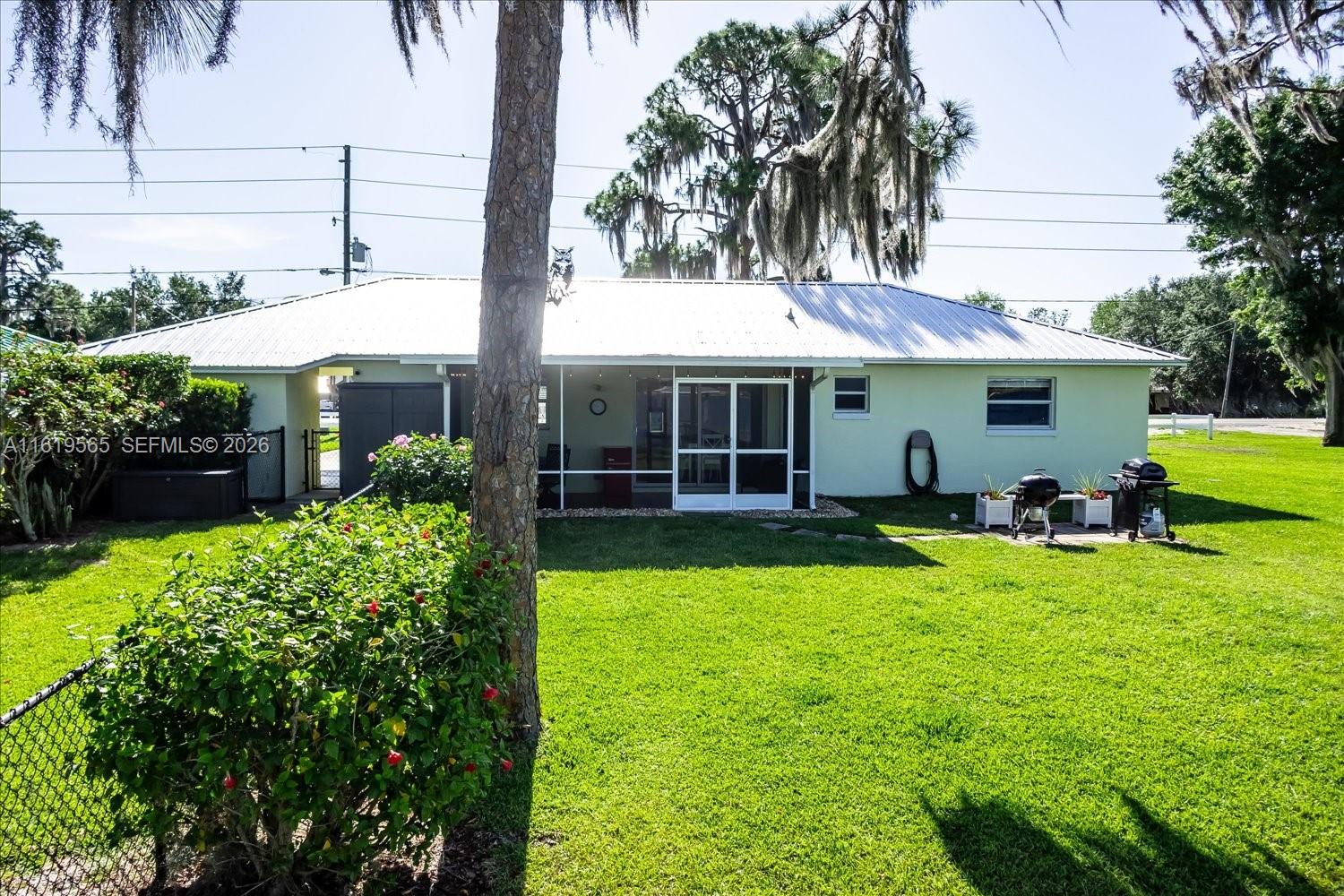 924 Lake Dr E, Lake Placid FL 33852