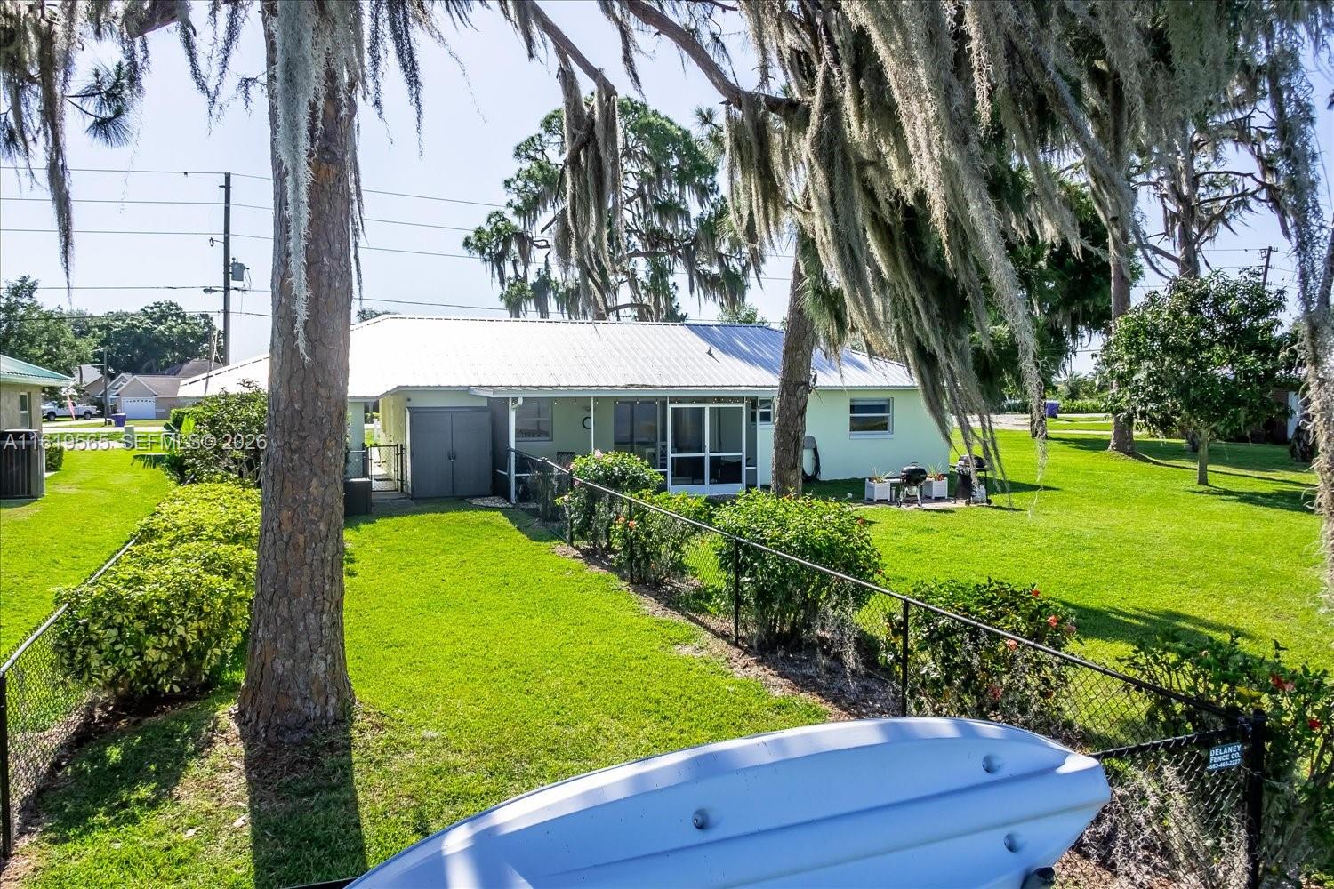 924 Lake Dr E, Lake Placid FL 33852