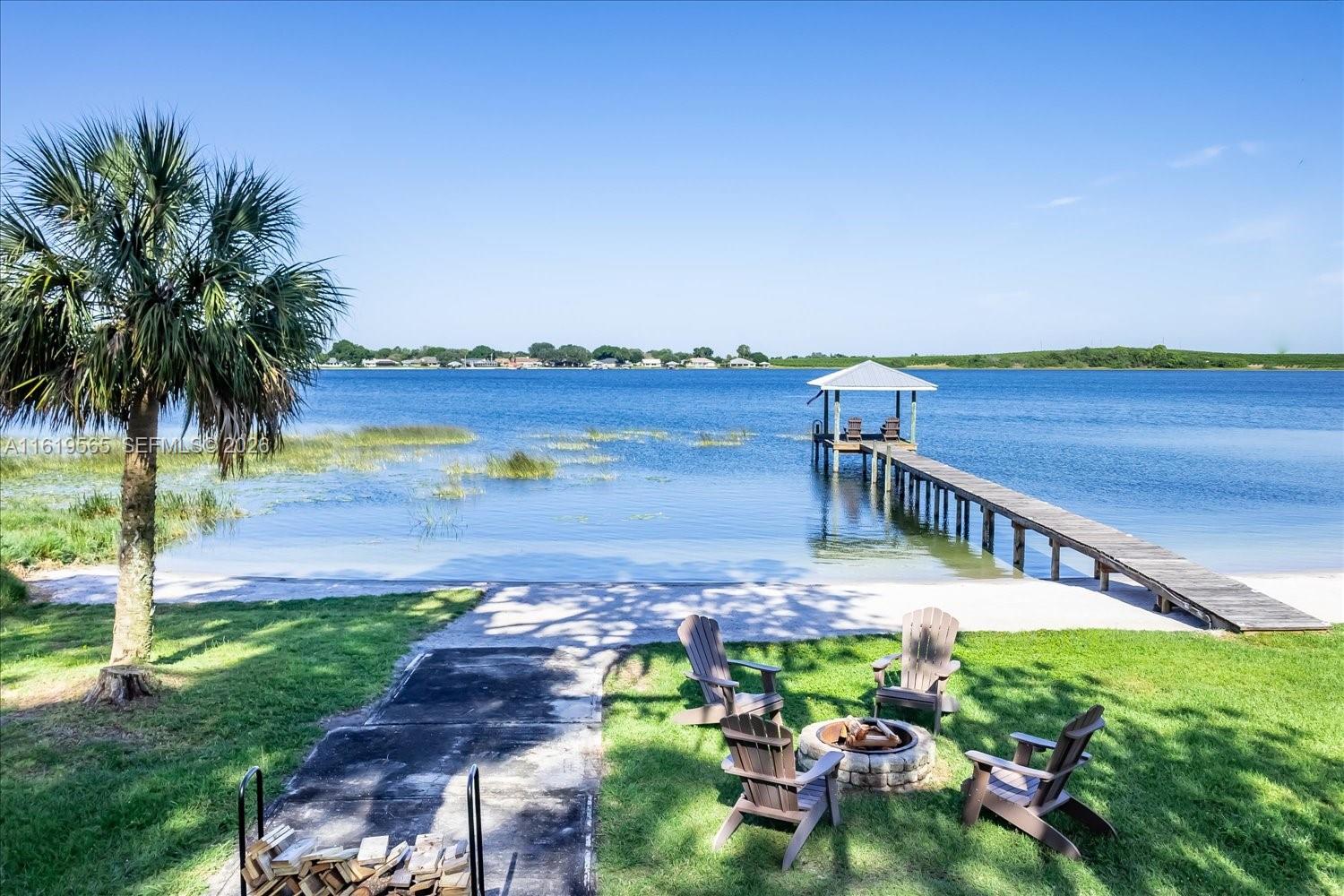 924 Lake Dr E, Lake Placid FL 33852