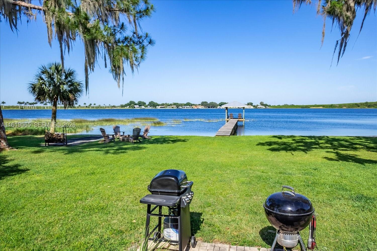 924 Lake Dr E, Lake Placid FL 33852