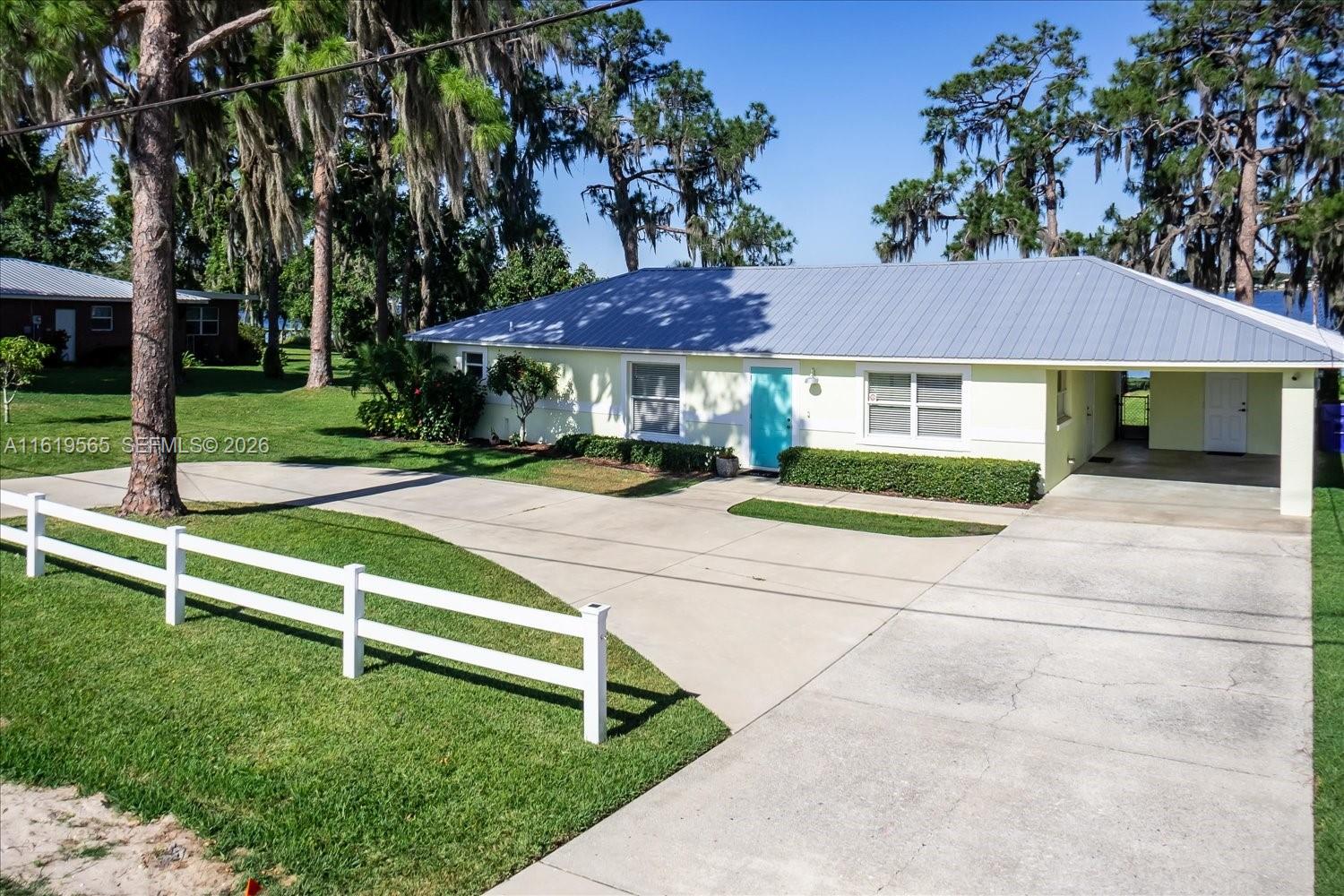 924 Lake Dr E, Lake Placid FL 33852