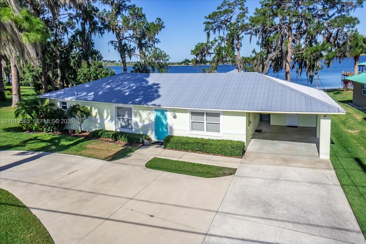 924 Lake Dr E, Lake Placid FL 33852