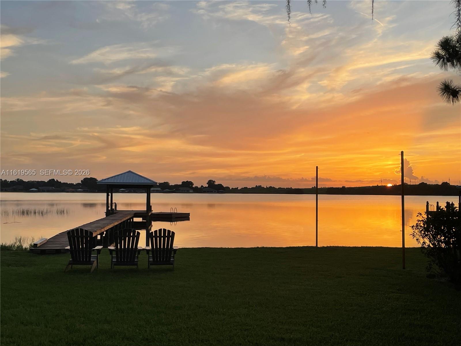 924 Lake Dr E, Lake Placid FL 33852