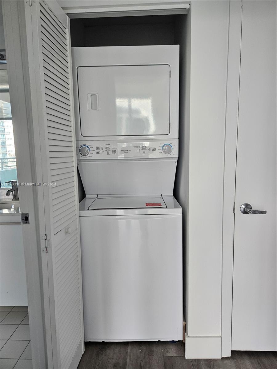 888 Biscayne Blvd #2701, Miami FL 33132