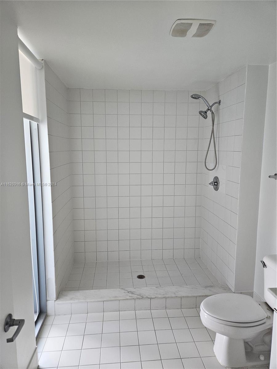888 Biscayne Blvd #2701, Miami FL 33132