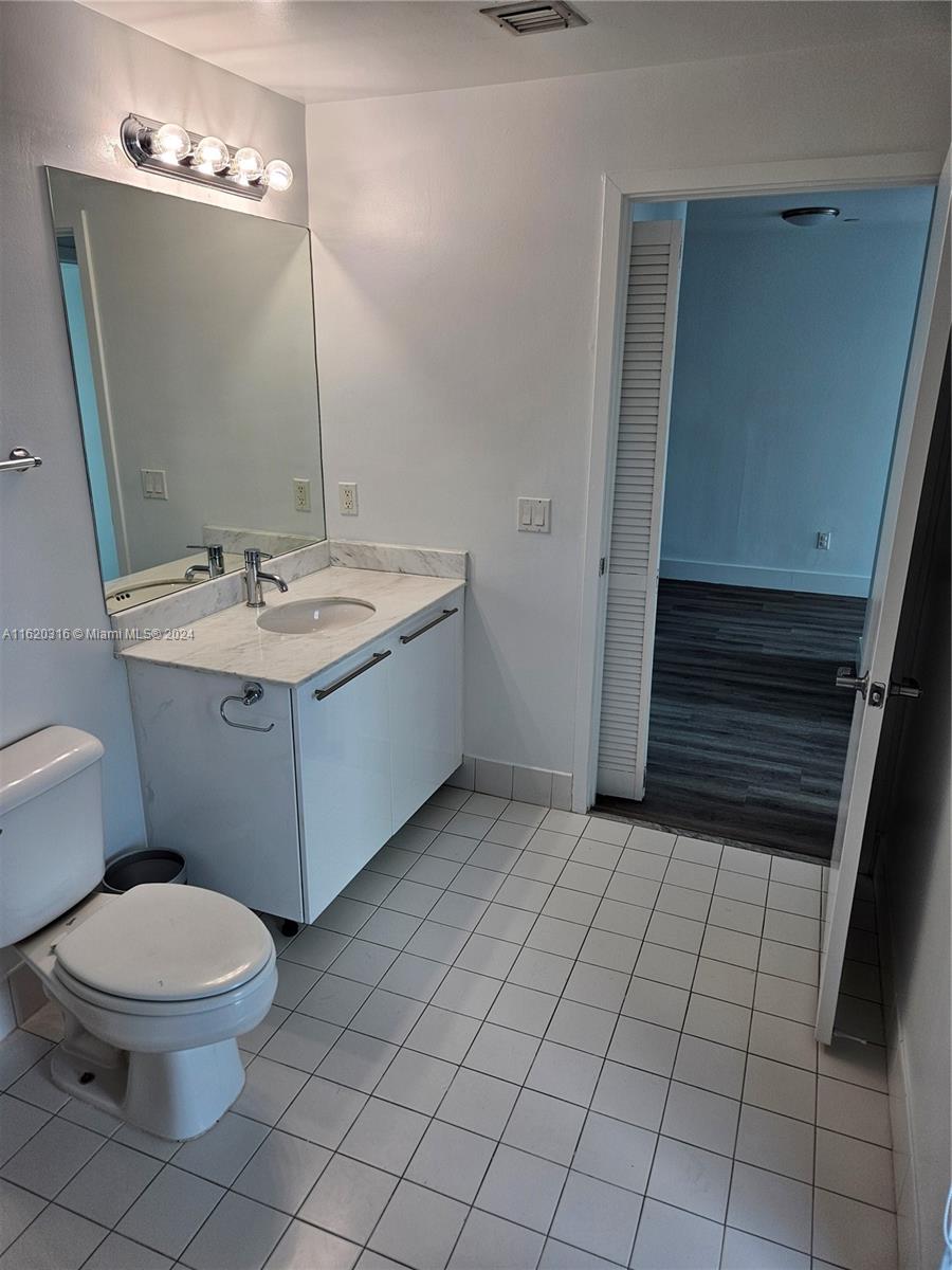 888 Biscayne Blvd #2701, Miami FL 33132