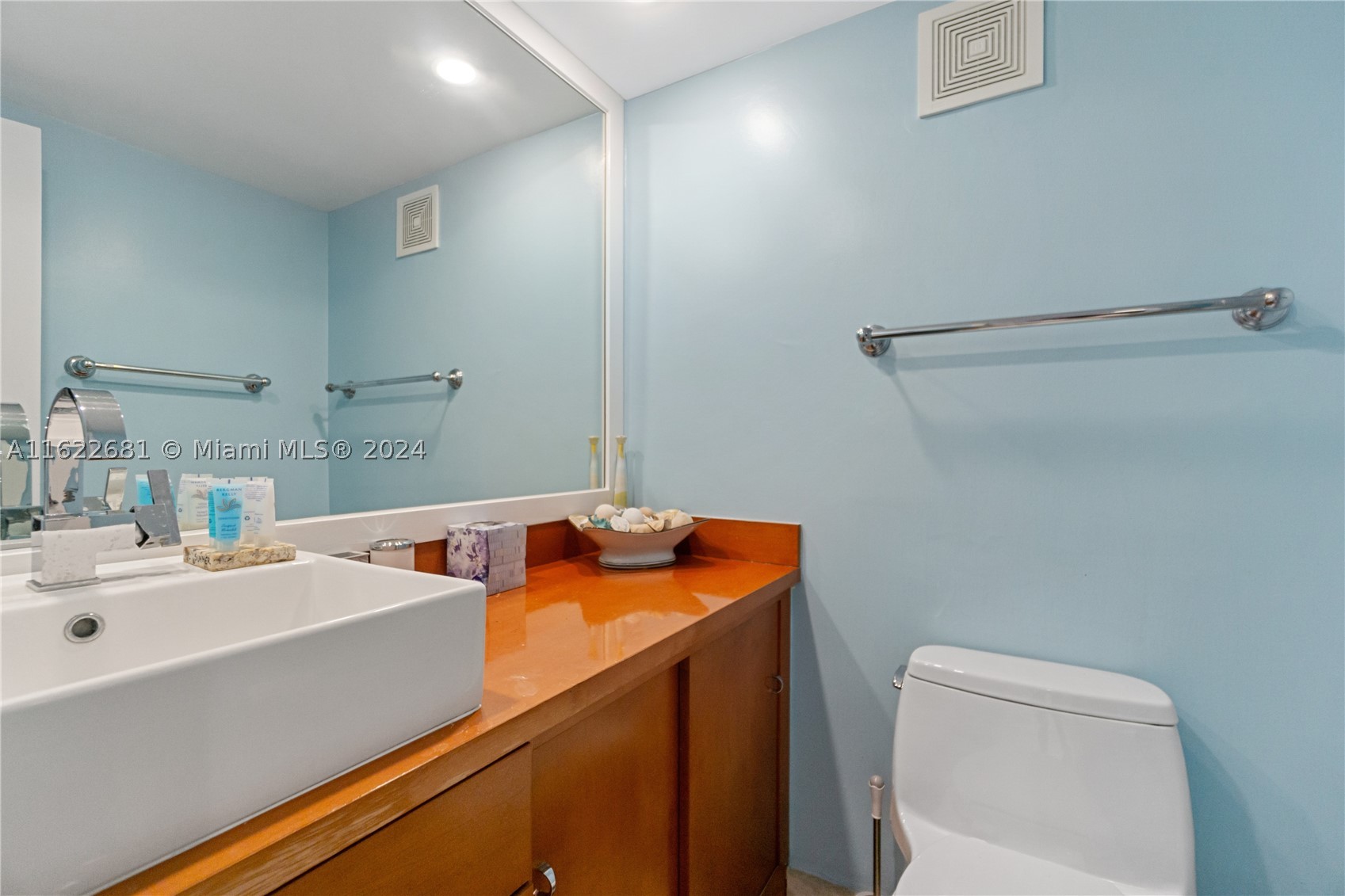 100 Lincoln Rd #1422, Miami Beach FL 33139