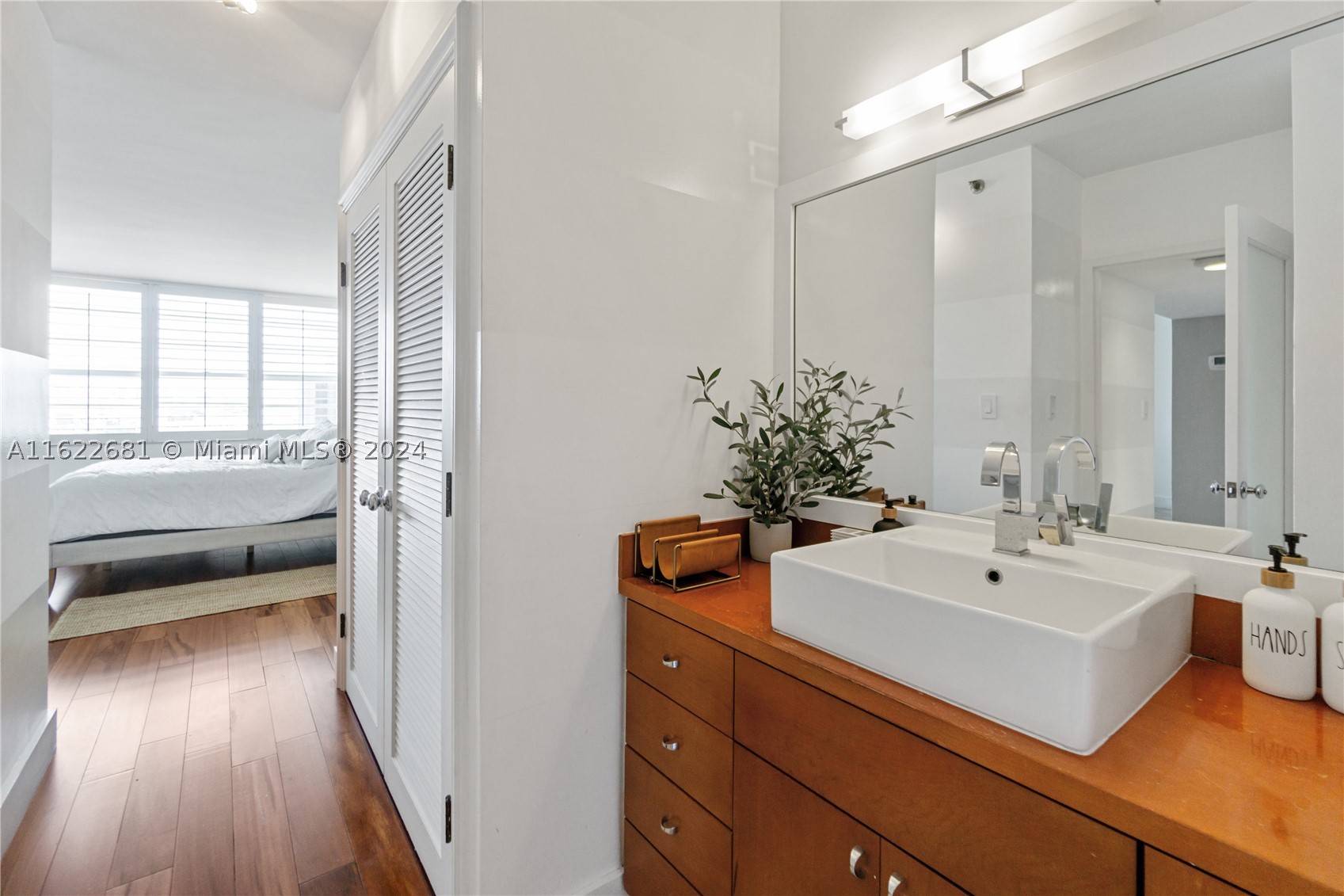 100 Lincoln Rd #1422, Miami Beach FL 33139