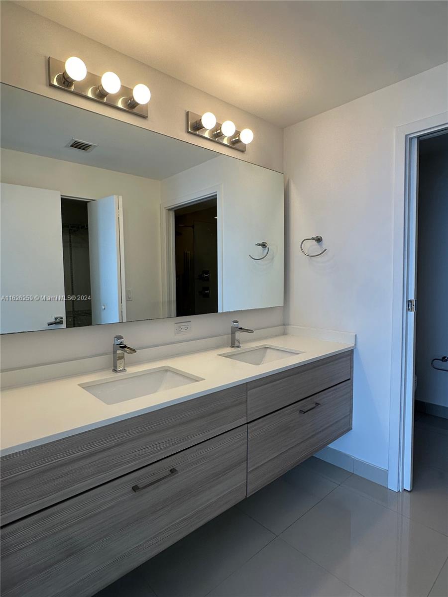 600 NE 27th St #2302, Miami FL 33137