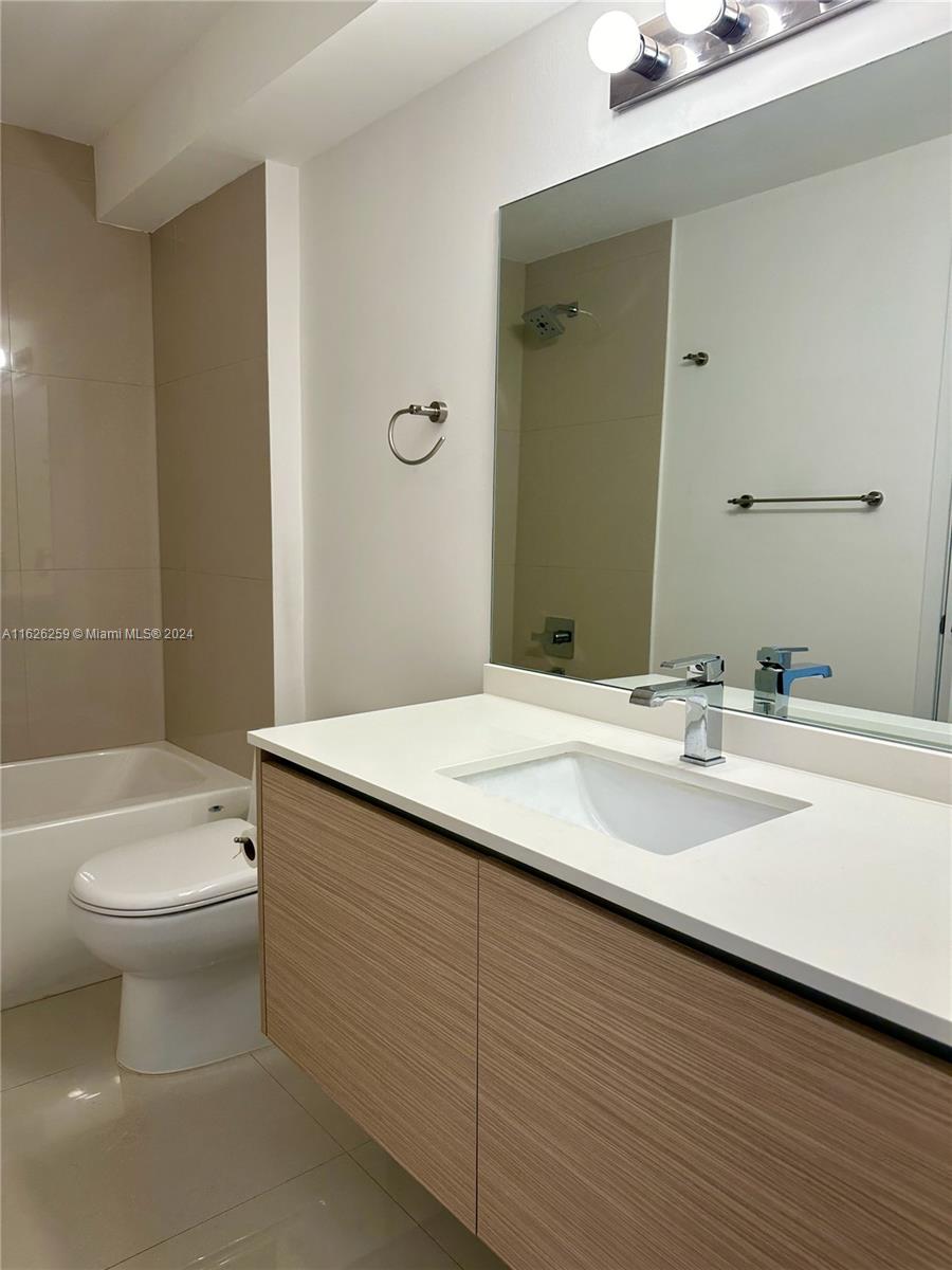600 NE 27th St #2302, Miami FL 33137