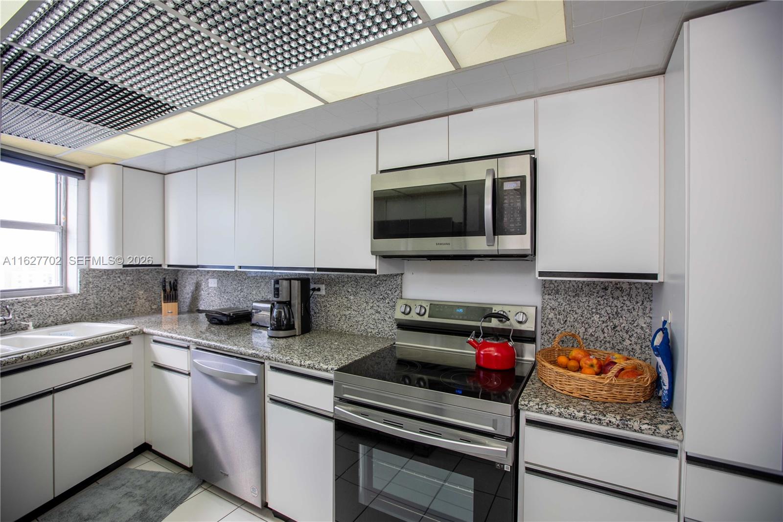 6039 Collins Ave #1728, Miami Beach FL 33140