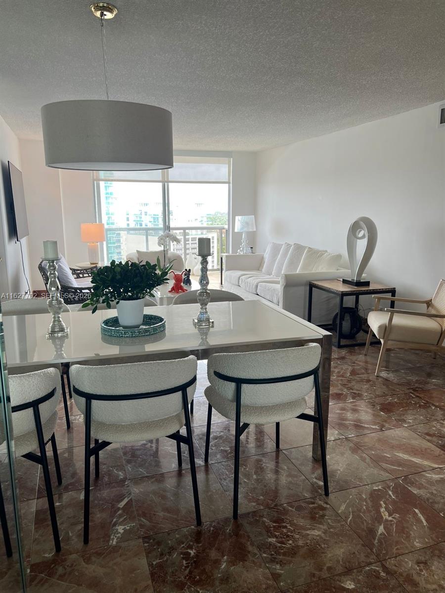 6039 Collins Ave #1728, Miami Beach FL 33140