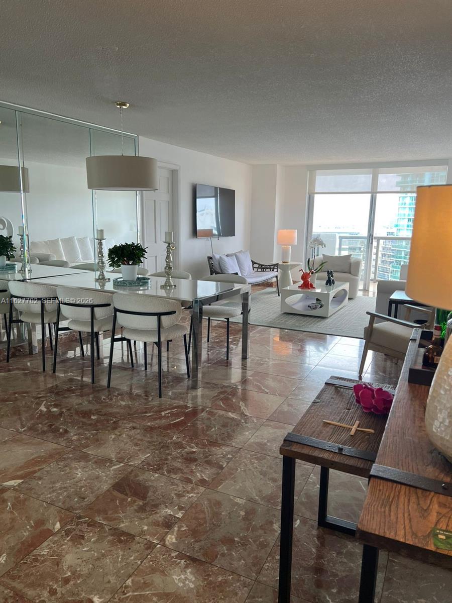6039 Collins Ave #1728, Miami Beach FL 33140