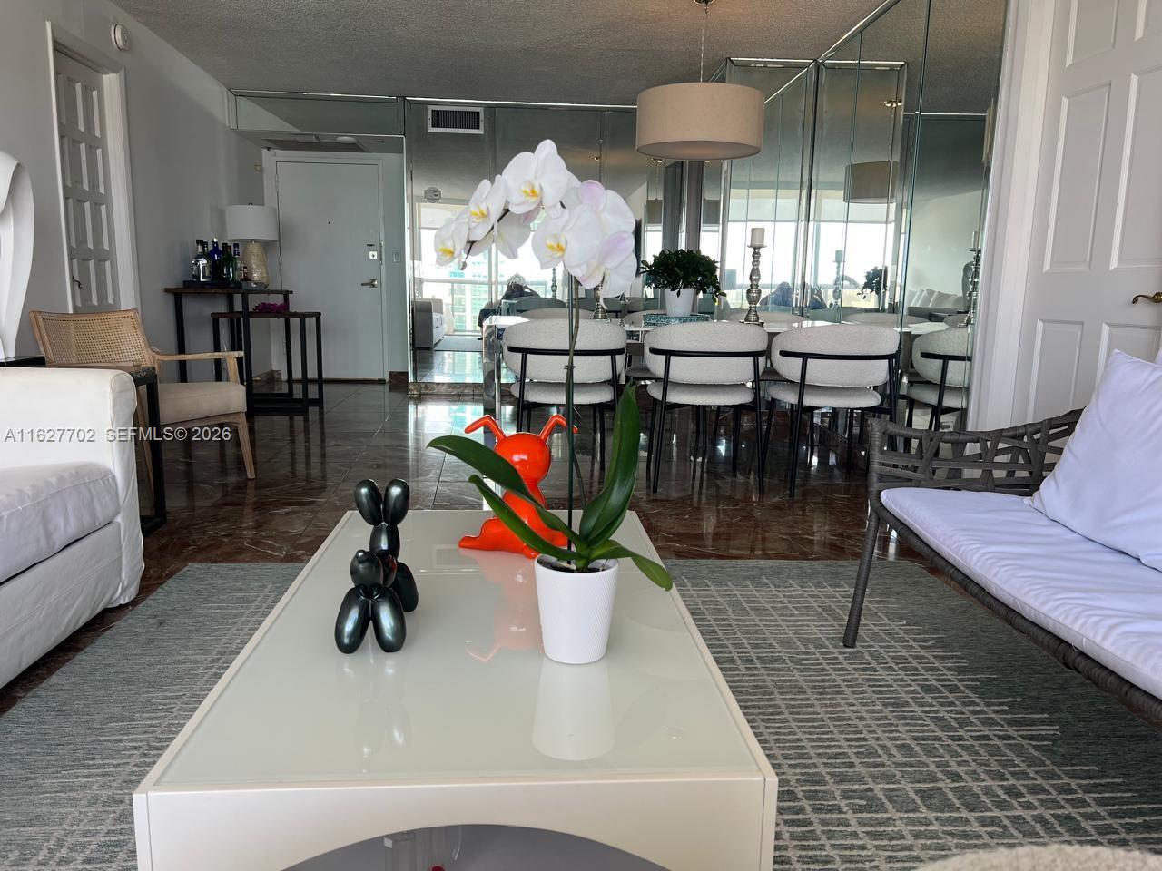 6039 Collins Ave #1728, Miami Beach FL 33140