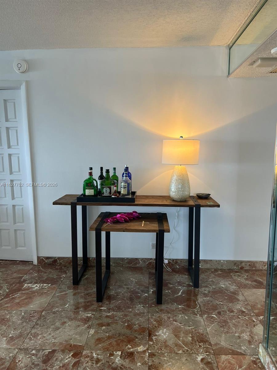 6039 Collins Ave #1728, Miami Beach FL 33140
