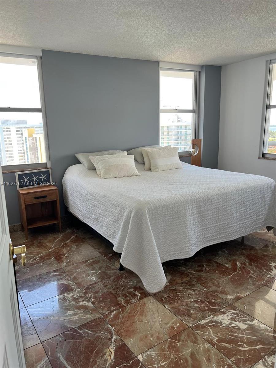 6039 Collins Ave #1728, Miami Beach FL 33140