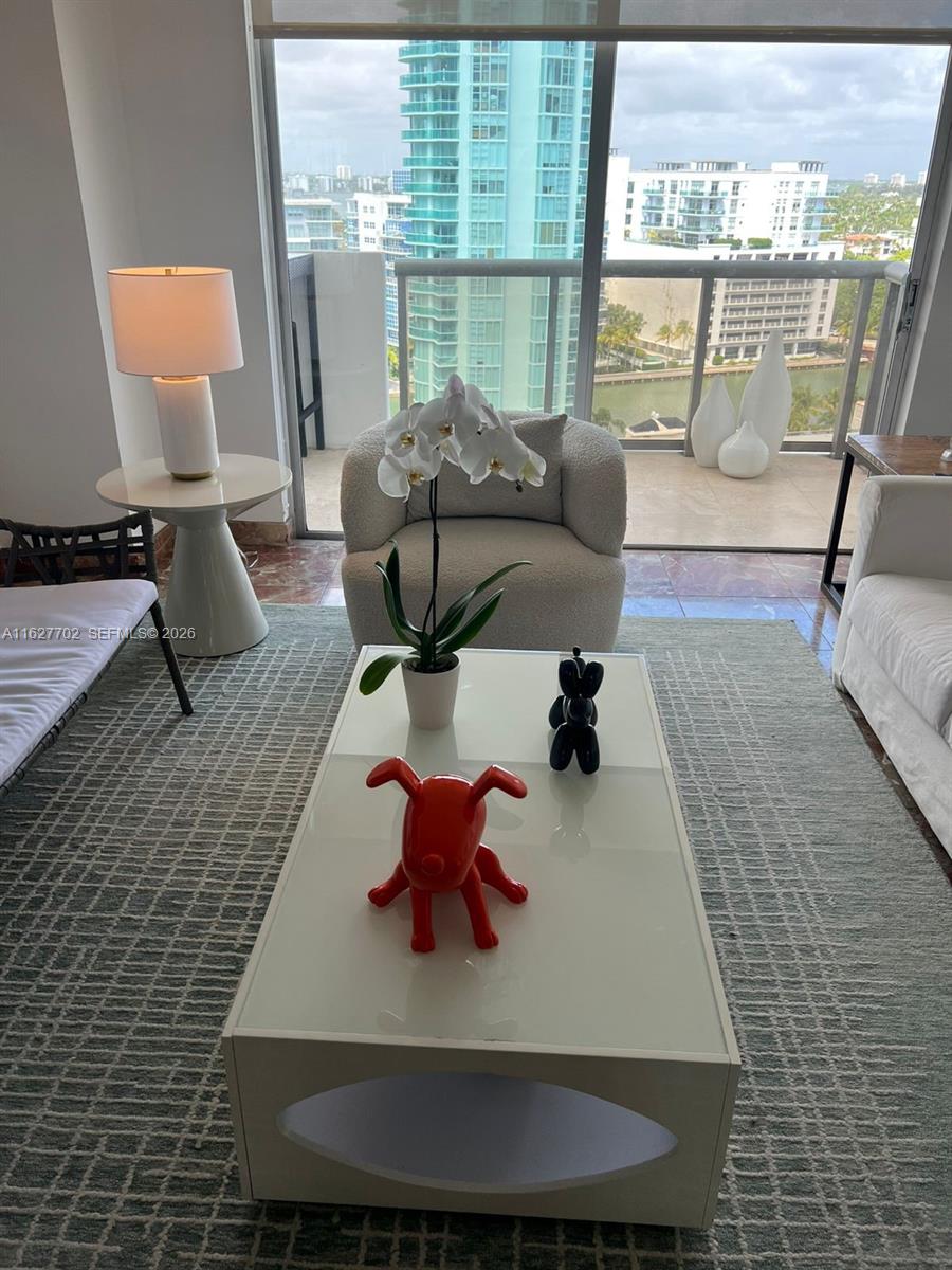 6039 Collins Ave #1728, Miami Beach FL 33140