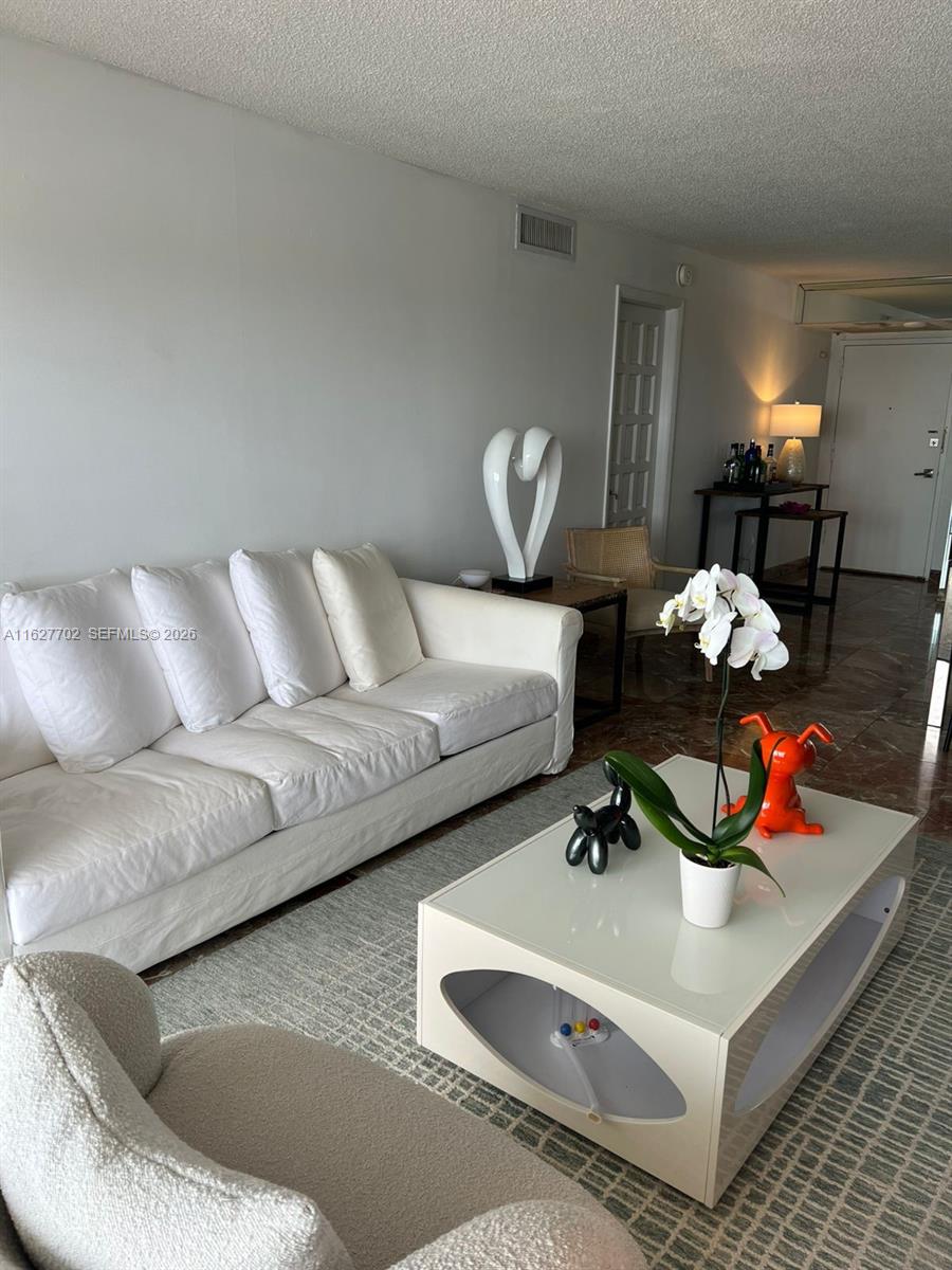 6039 Collins Ave #1728, Miami Beach FL 33140